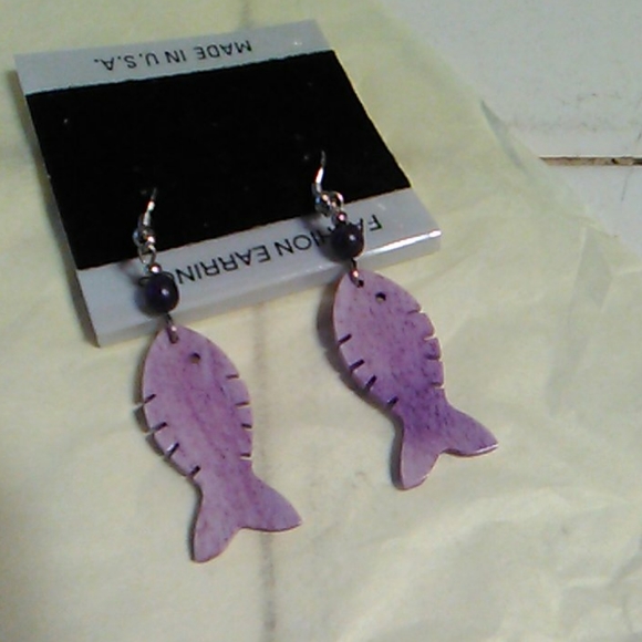 Lavender Fish Earrings - Picture 4 of 7